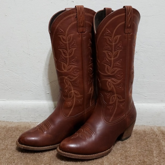 ariat desert holly